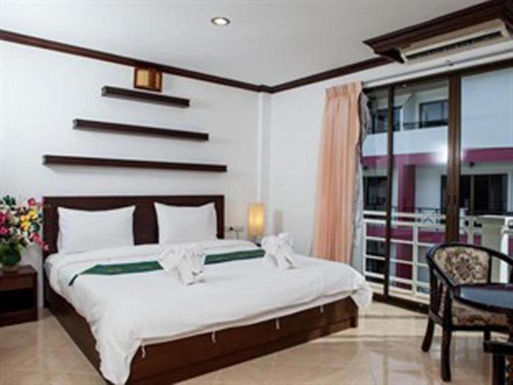 Triple Rund Place Hotel Patong Extérieur photo