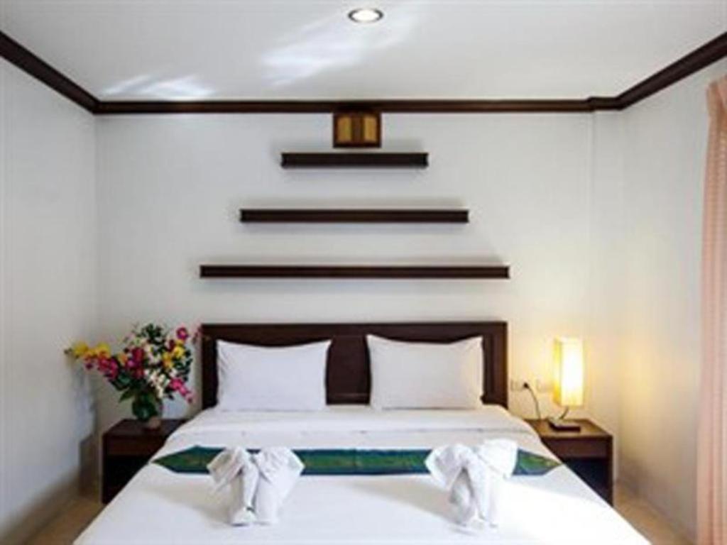 Triple Rund Place Hotel Patong Extérieur photo