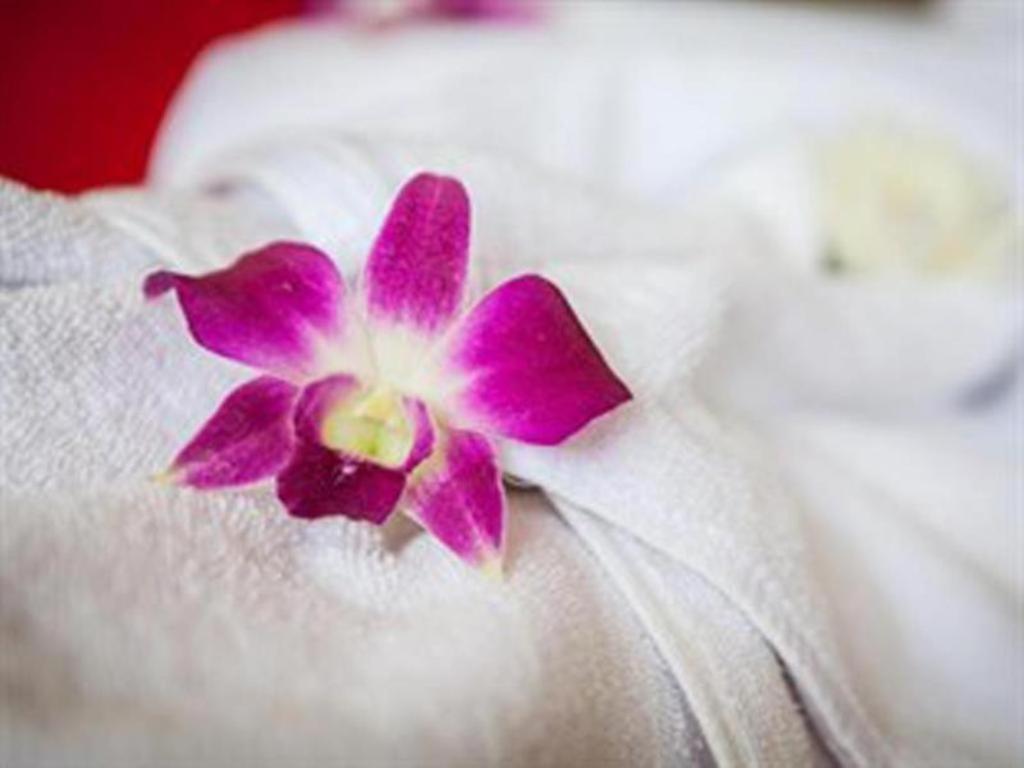 Triple Rund Place Hotel Patong Extérieur photo