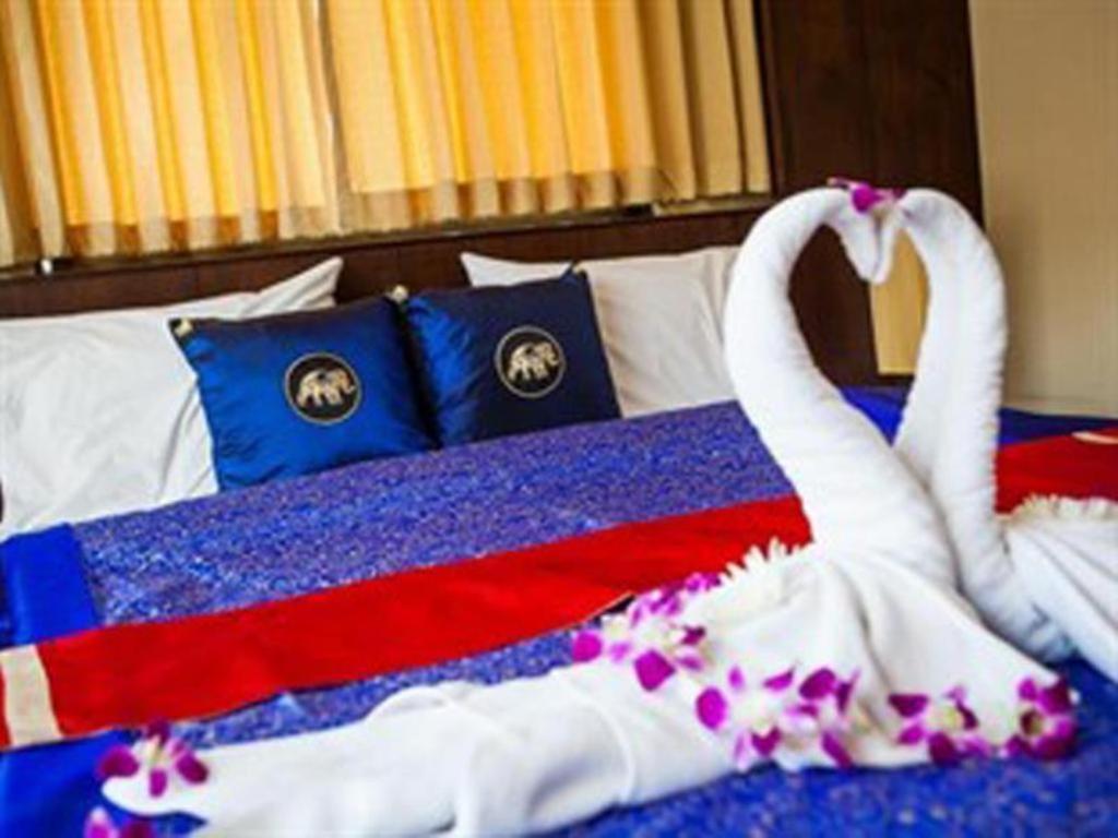 Triple Rund Place Hotel Patong Extérieur photo