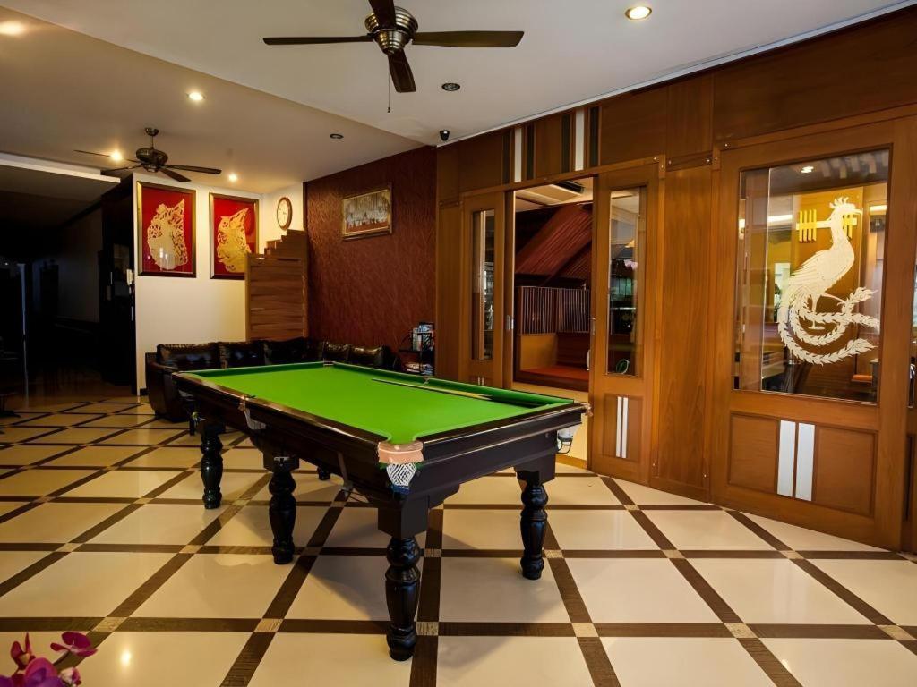 Triple Rund Place Hotel Patong Extérieur photo