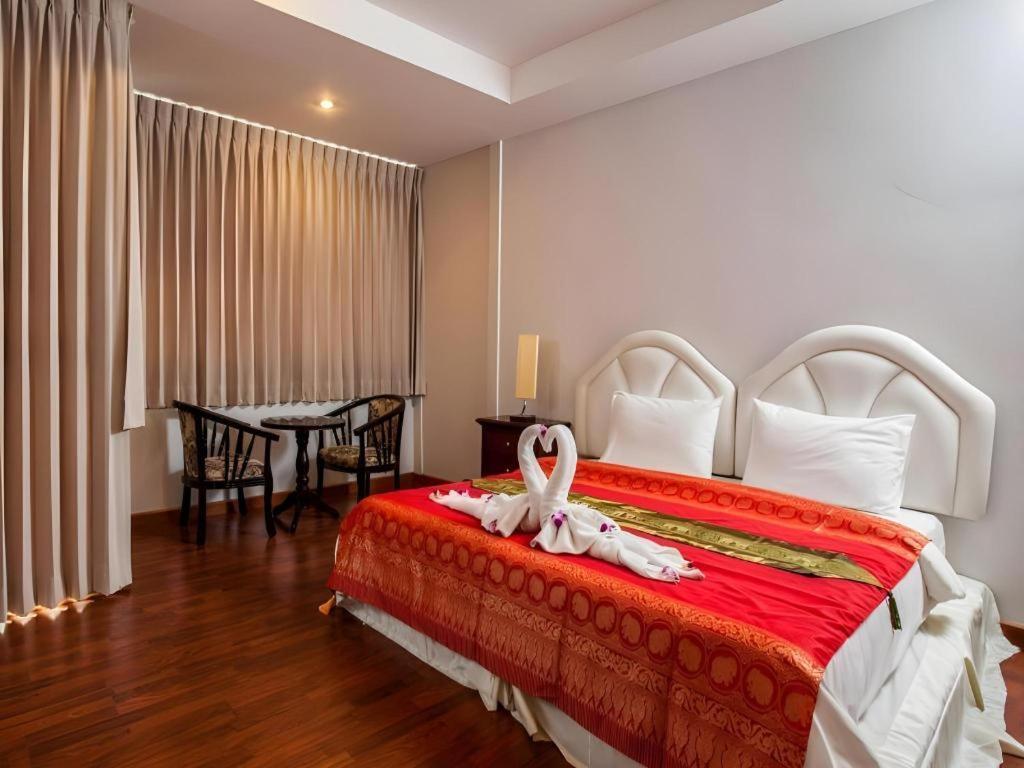 Triple Rund Place Hotel Patong Extérieur photo