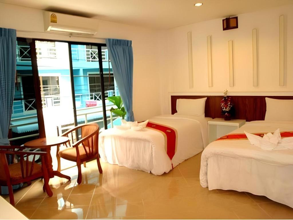 Triple Rund Place Hotel Patong Extérieur photo