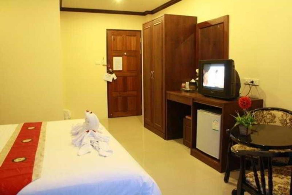 Triple Rund Place Hotel Patong Extérieur photo