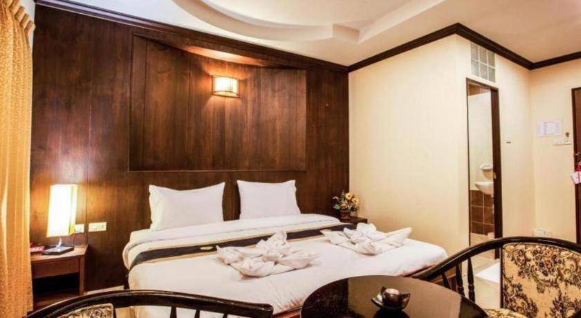 Triple Rund Place Hotel Patong Extérieur photo